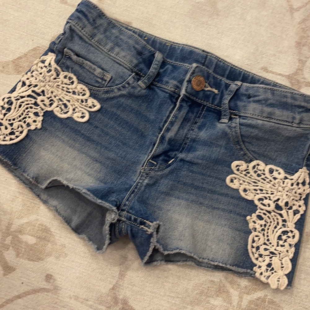 Girls H&M embellished  jeanshorts size 8 9